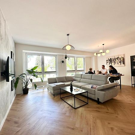 Modern Apartment - Fuer Freunde & Familien, Stadtnah, Parkplatz, E-Ladestation, Gitterbox Fuer Fahrraeder, Fitnessstudio, Digitale Gaestemappe Mit Restaurant- Und Unternehmenstipps Coblenza Esterno foto
